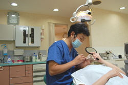 治療中の海谷 幸利 | 市ヶ谷・歯医者